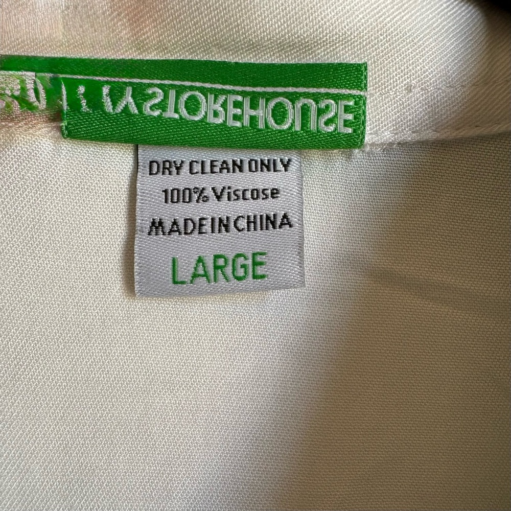 IVY STOREHOUSE Alpha Kappa Alpha Button Down Shirt - Picture 4 of 8